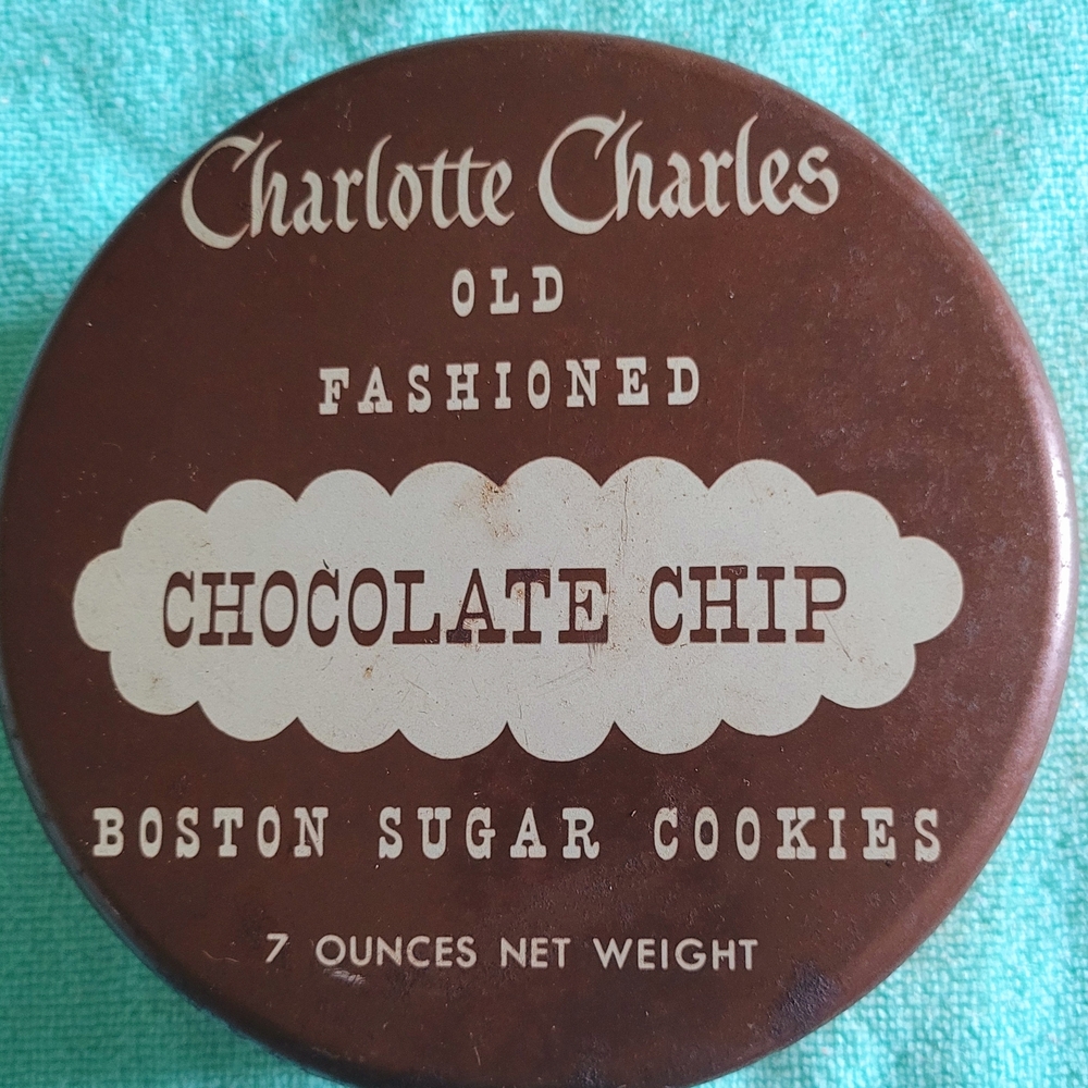 Brown Chocolate Chip Cookie Tin - Vintage-Style Decor